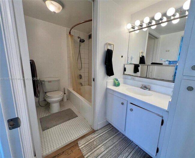 Building Photo - 1 bedroom in Sunny Isles Beach FL 33160