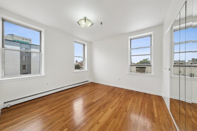 Building Photo - 319 Barrow St