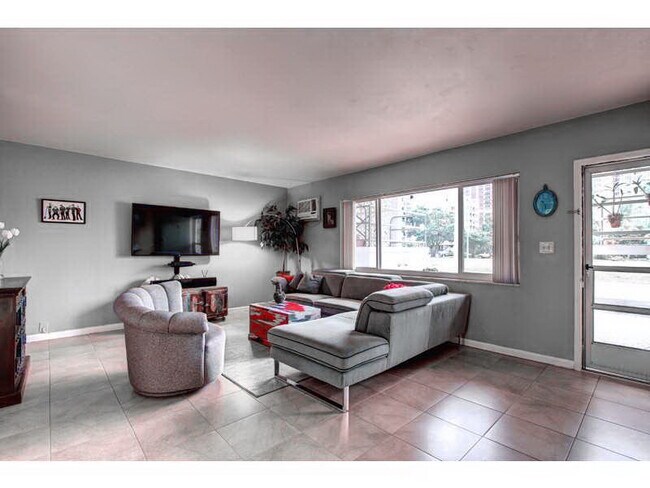 Building Photo - 3213 Colony Club Rd