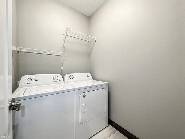 Building Photo - 1855 NE Little Beaver Dr