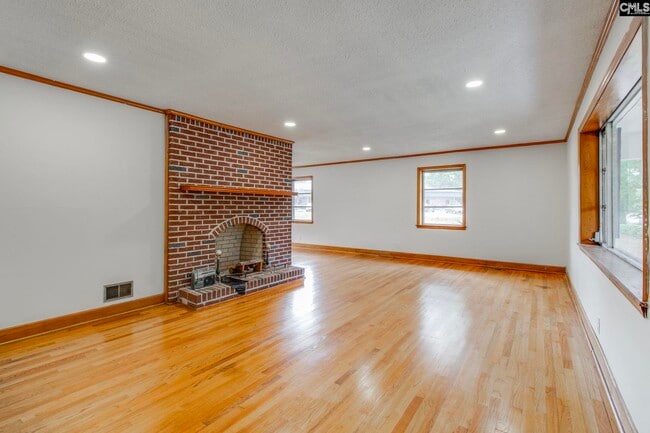 Building Photo - 120 McRae St