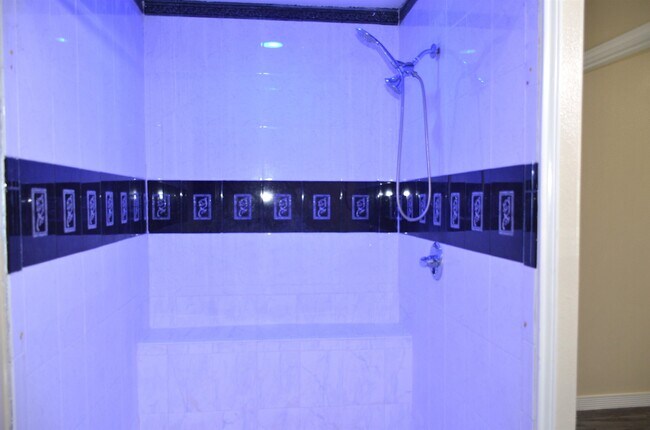 Building Photo - 308 E Olive St