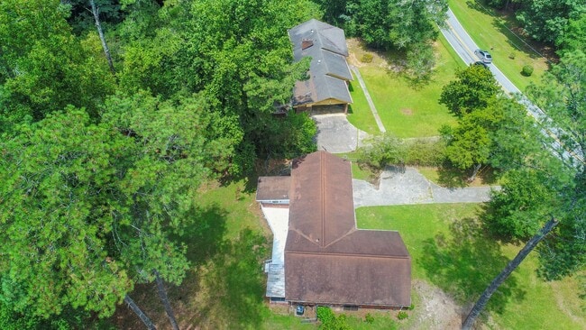 Building Photo - Your new home Awaits!