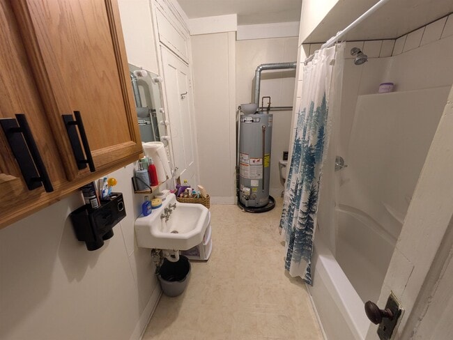 Building Photo - 15 W Main St