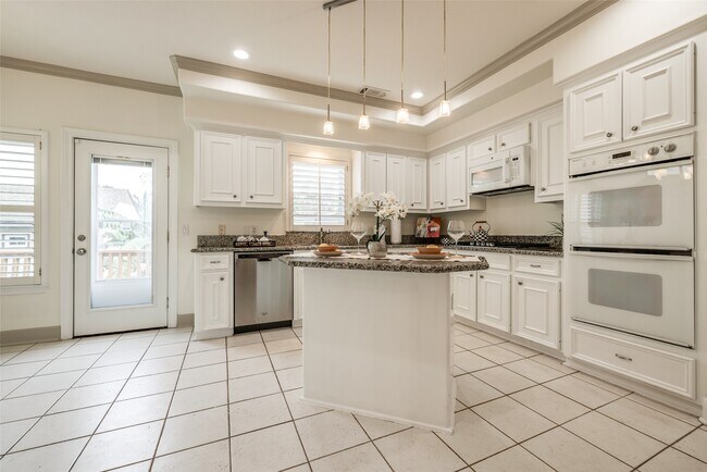 Building Photo - 2019 Morse St