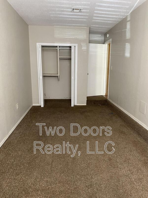 Building Photo - 429 E Hillcrest Ln