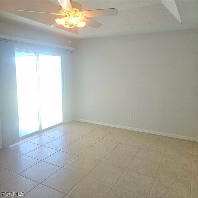 Building Photo - 3315 SW 8th Ct