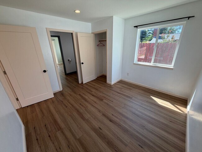 Building Photo - 7210 Zelinda Dr