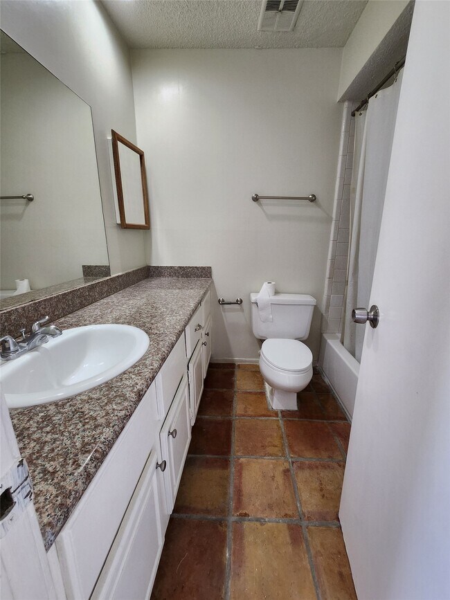 Building Photo - 7700 Creekbend Dr