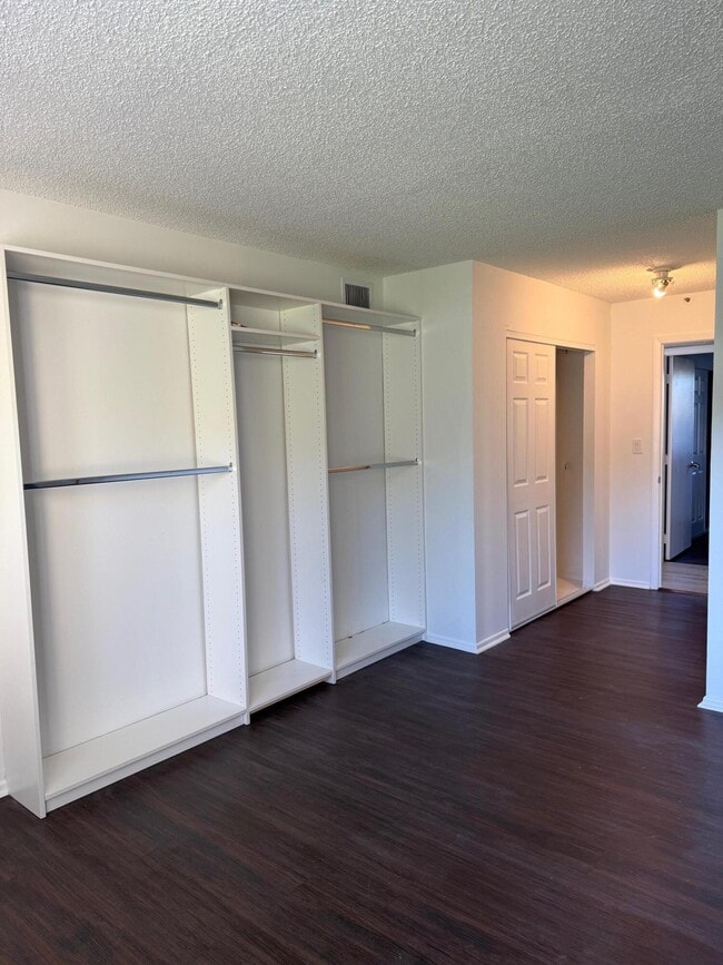 Building Photo - 2786 Tennis Club Dr