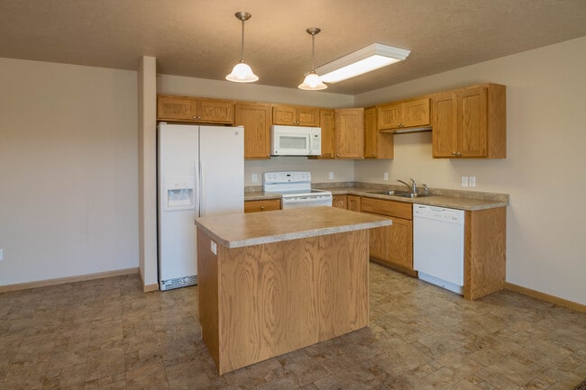 Building Photo - Lindenwood Apartments
