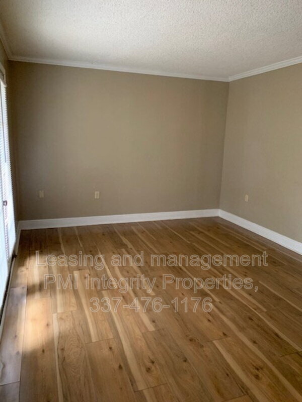Building Photo - 206 Elks Cove