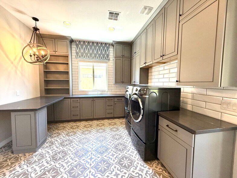 Building Photo - 2006 W Union Park Dr