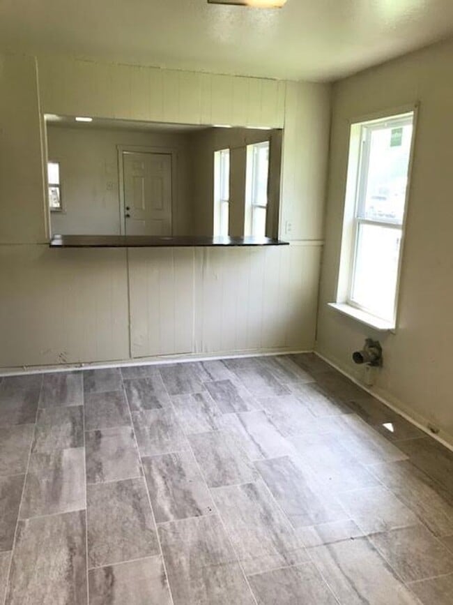 Building Photo - 3812 Hiland Dr
