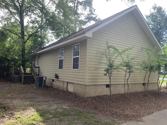 Building Photo - 347 6th Ave