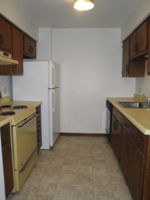 Building Photo - 3445 Kingswood Pl