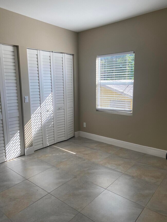 Building Photo - 508 57th St