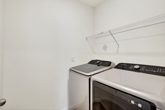 Building Photo - Renovated 4 Beds 2 Baths Single Family on Over a QTR Acre lot | Huge Yard