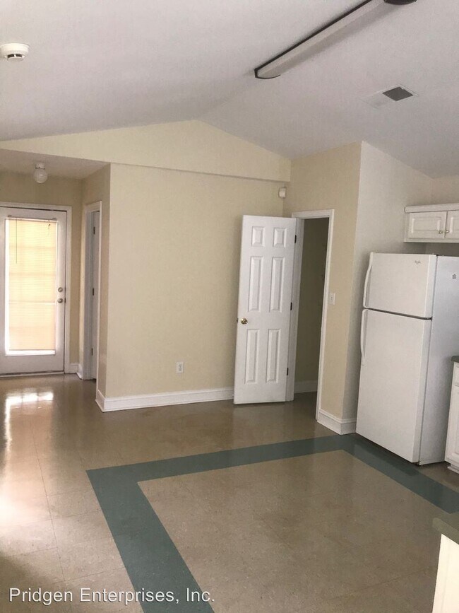 Building Photo - 120-122 Fair Oaks Dr