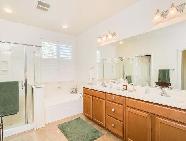 Building Photo - Beautiful single story/3 bed/2bath plus office Home for Rent in Woodland