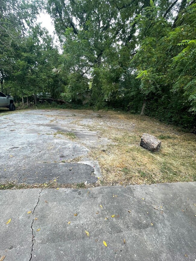 Building Photo - Spacious 3 Bedroom 1 Bath home available now!