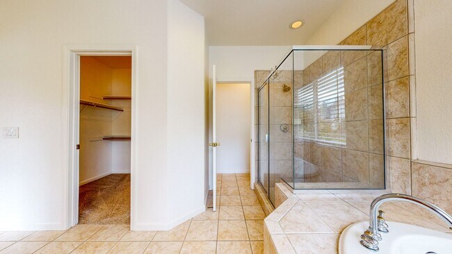 Building Photo - Desirable Skyhawk 3 bedroom Tri-Level Single Family