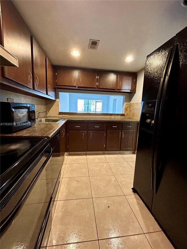 Building Photo - 8010 N Colony Cir