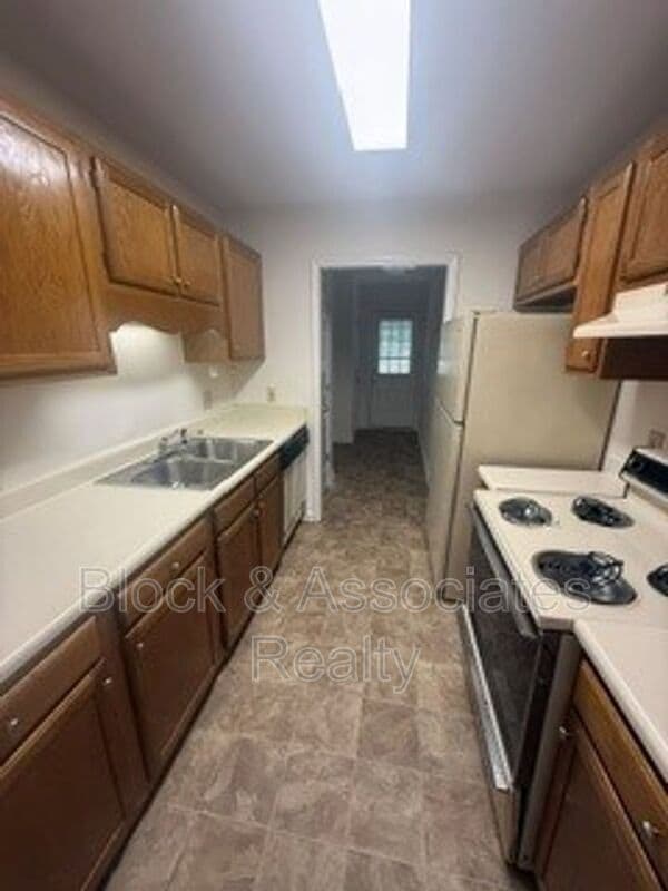 Building Photo - 1325 Timberlane