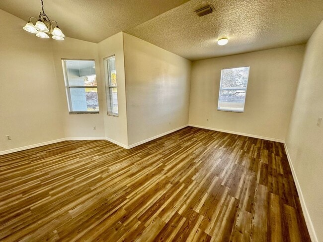 Building Photo - *Move In Ready* Bright & Spacious 3BR/2BA Home with Open Layout & Huge Backyard in Orlando