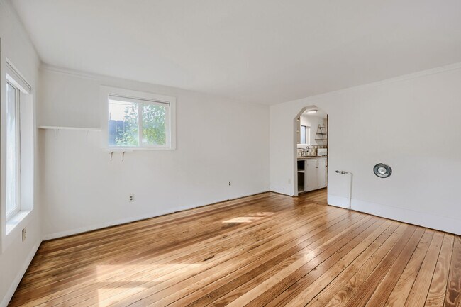 Building Photo - 714 1/2 S Tejon St