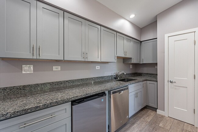 Building Photo - Spacious studio with just what you need!