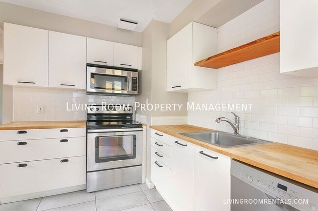 Building Photo - 6118 SE Reedway St