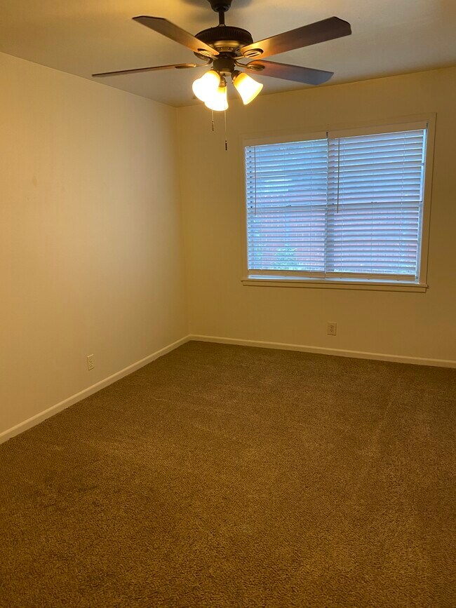 bedroom - 405 W Simmons St