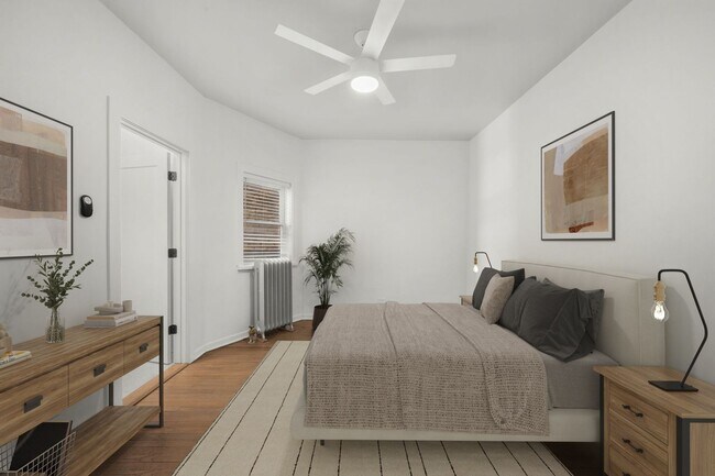 Building Photo - “Spacious 4-Bedroom Duplex in Rogers Park With In-Unit Laundry & Pet-Friendly Living!”