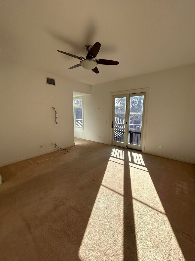 Building Photo - 11627 SE Florida Ave