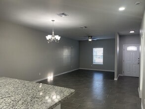 Building Photo - 105 Mimosa St