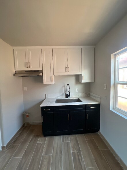 Building Photo - 9514 Avalon Blvd