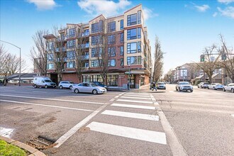Building Photo - Spacious + secure 1/1 condo with a bonus r...