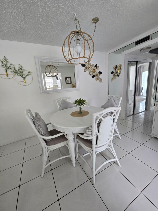 Building Photo - 477 Tilford V