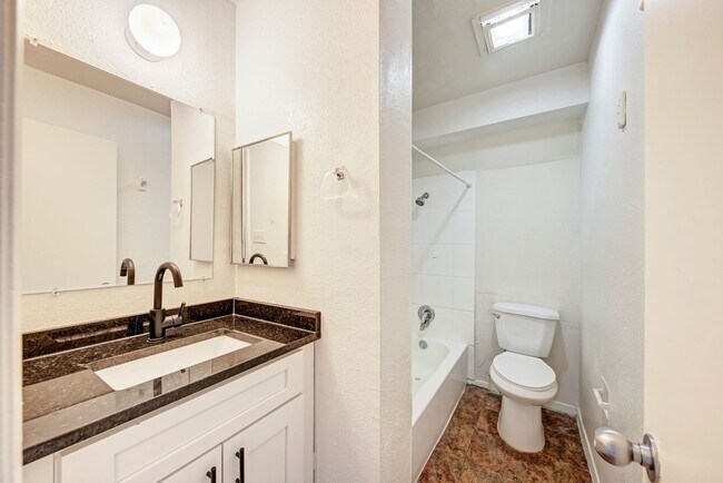 Building Photo - 3102 Cedar St