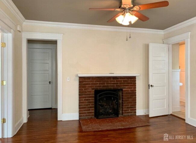 Building Photo - 40 Codington Pl