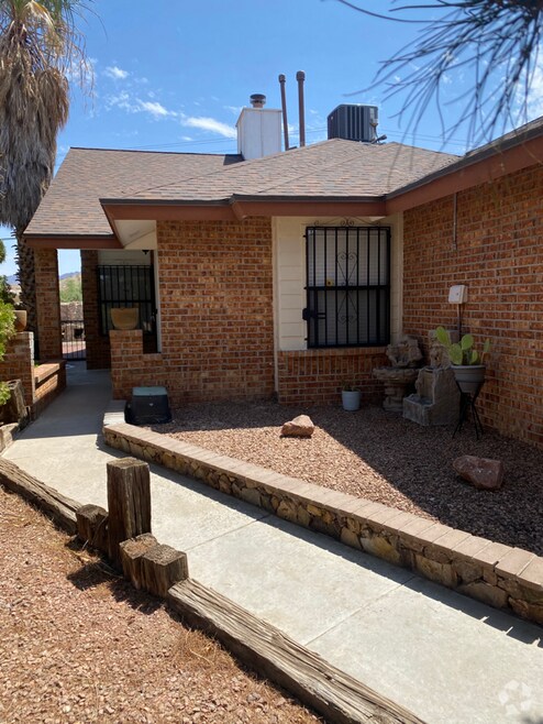 Building Photo - 895 Melville Ln