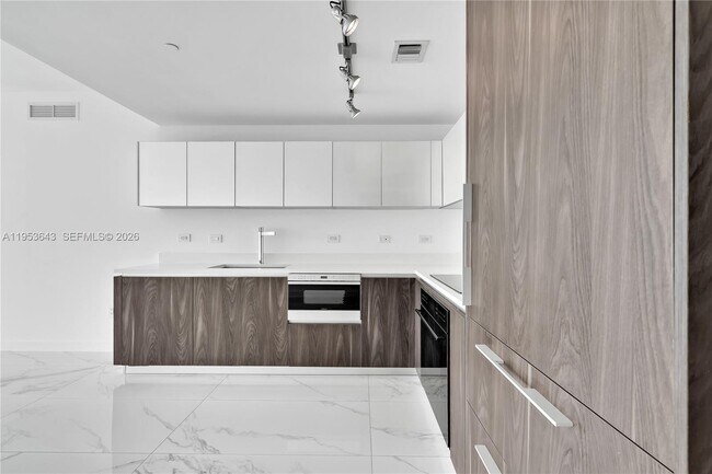 Building Photo - 3131 NE 7th Ave