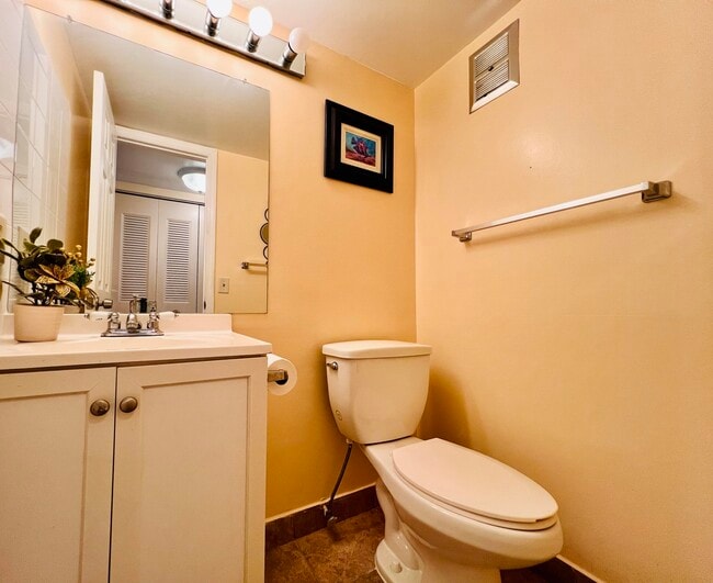 Building Photo - 142 Cambridge F