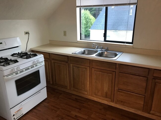 Building Photo - 430 D St