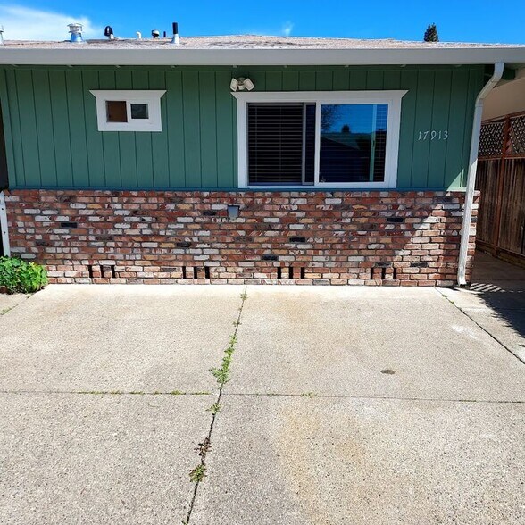Primary Photo - 17913 San Carlos Dr
