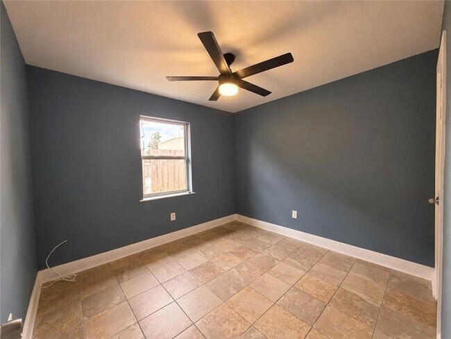 Building Photo - 140 Johns Hopkins Dr