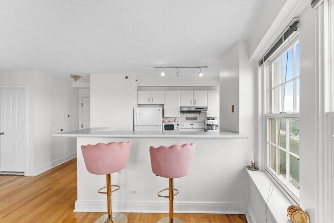 Primary Photo - 534 Beacon St