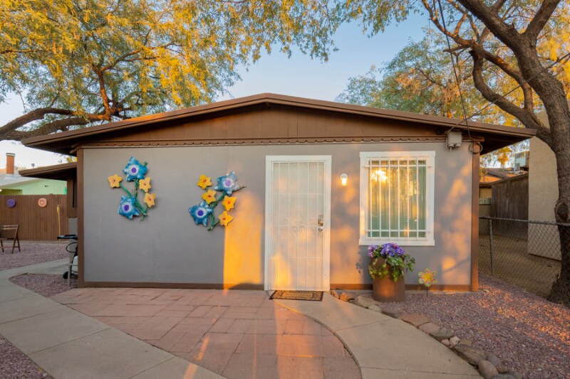 Primary Photo - 2618 N Edith Blvd