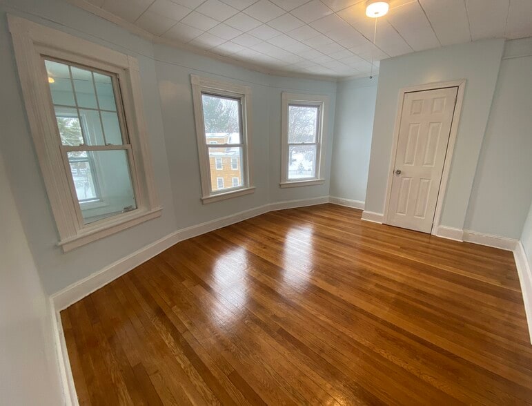 Building Photo - 450 Poplar St